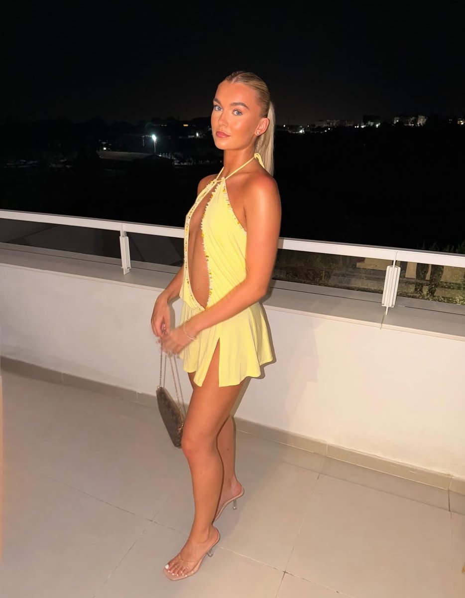 Taylor Reynolds white dress (photo 3 of 4)