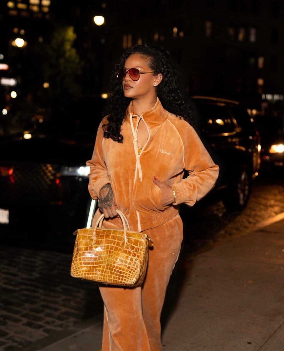 Rihanna NYC last night (photo 1 of 3)