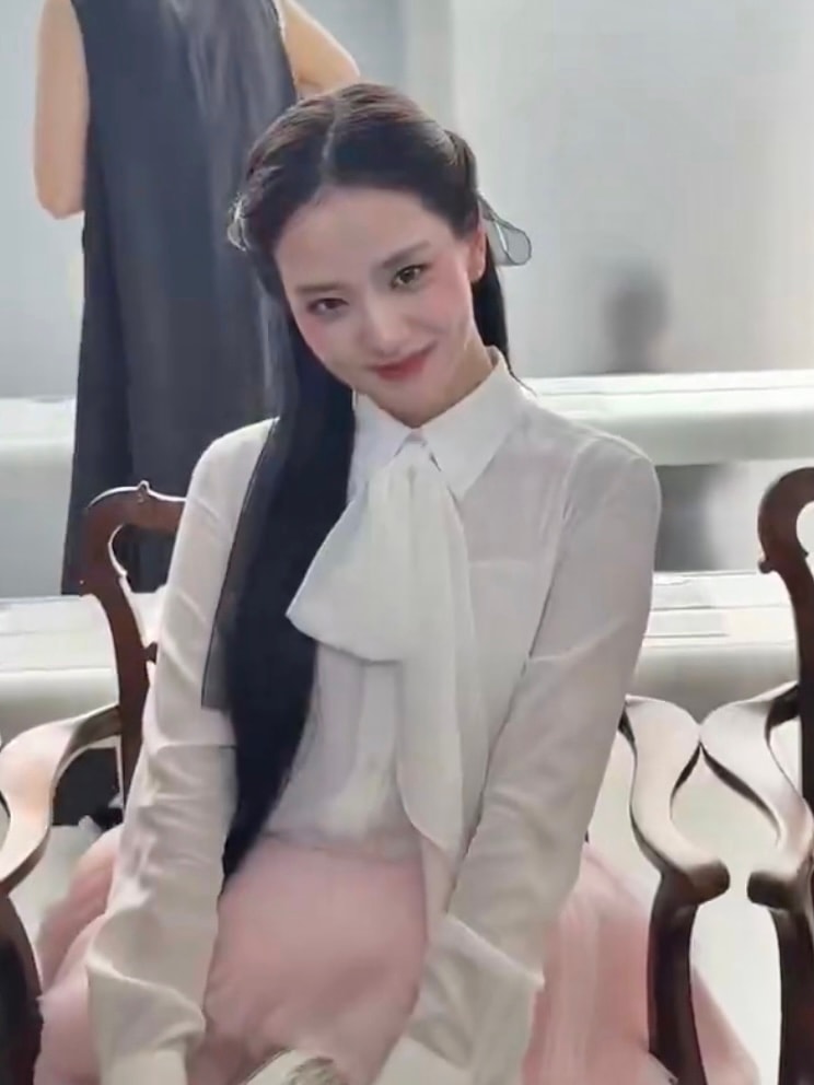 JISOO at the Dior Fashion Show