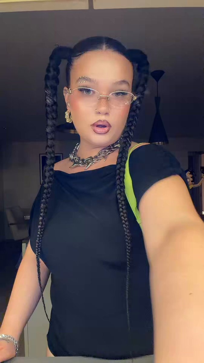 Lola Young Pink Blush TikTok