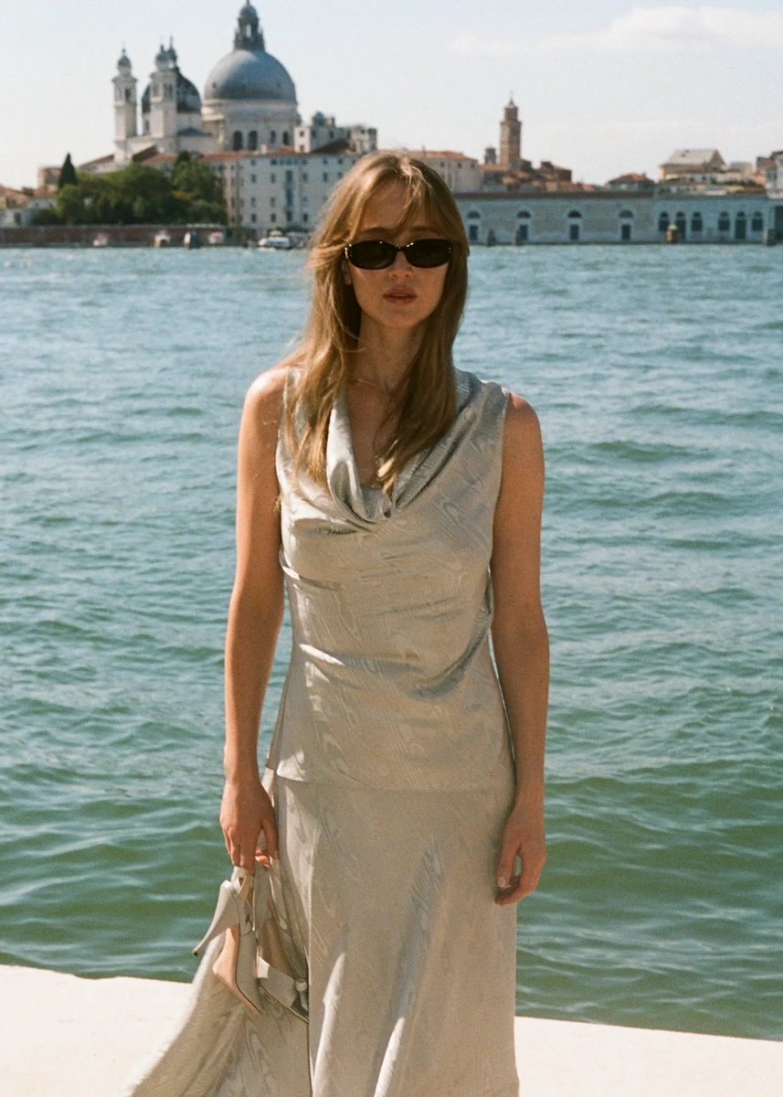 Jennifer Lawrence Vogue feature (photo 2 of 2)