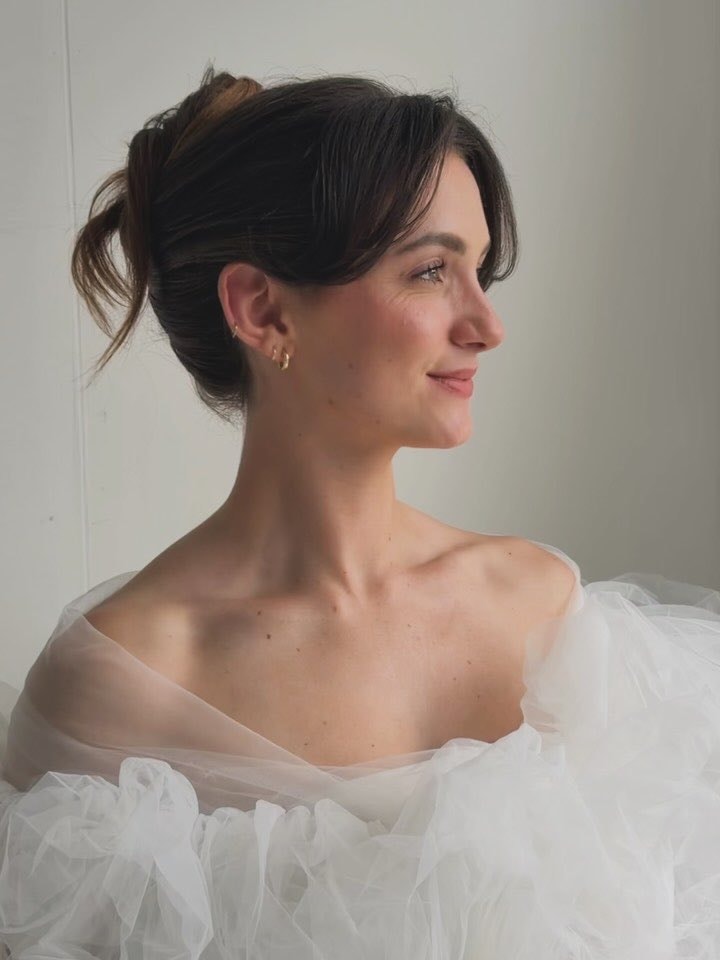 Rosie Bentham stunning (photo 2 of 2)