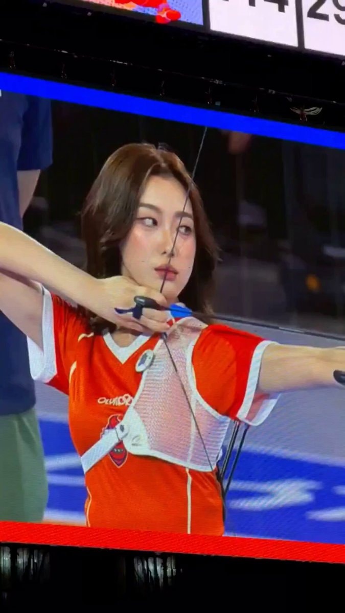 Thai archer gold medal reaction