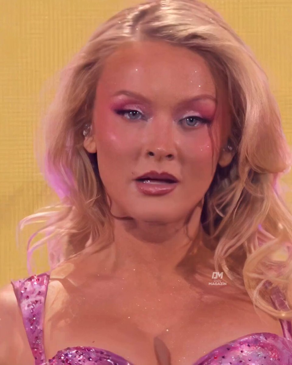 Zara Larsson social media moment