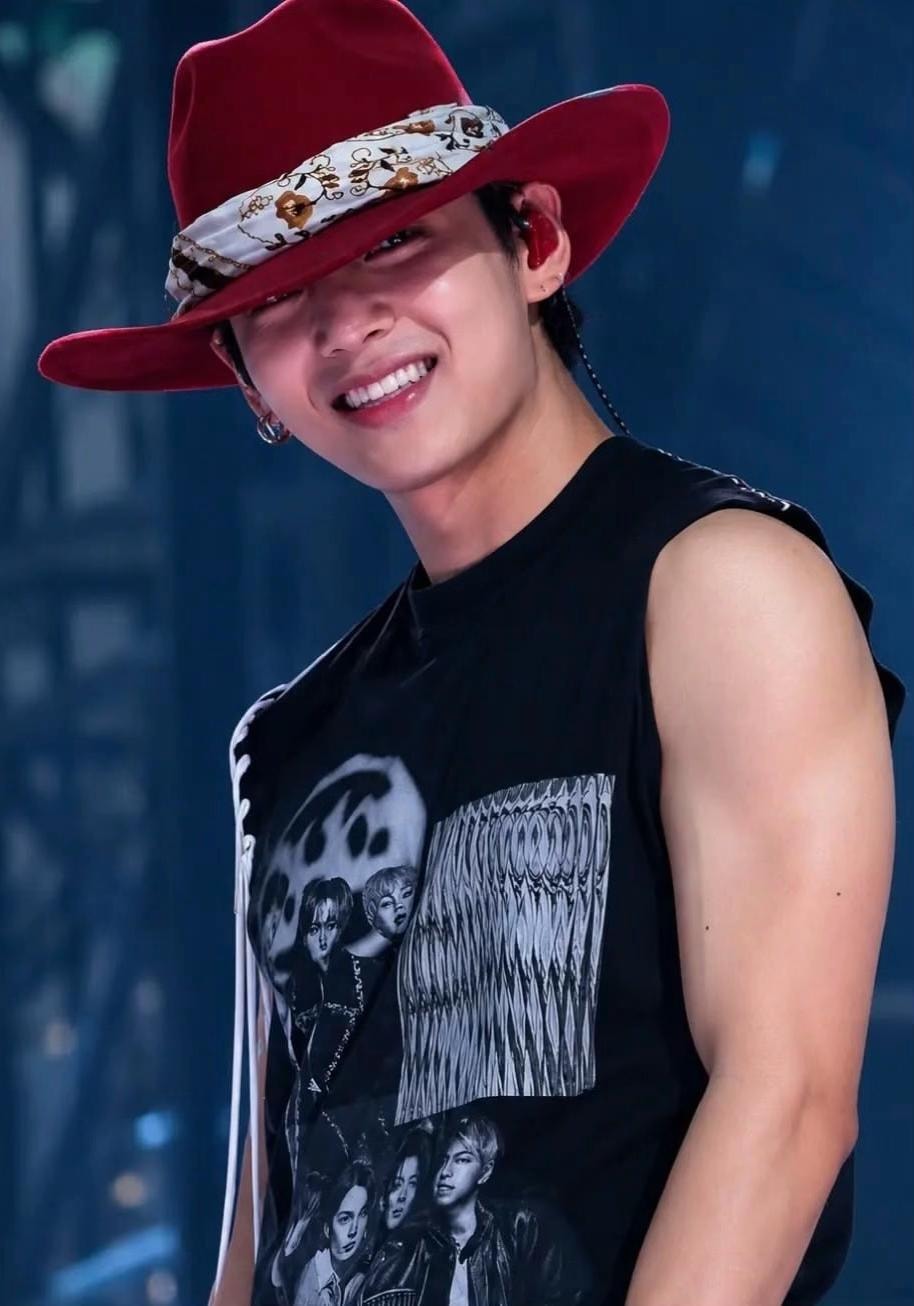 taehyung bts thv (photo 3 of 4)