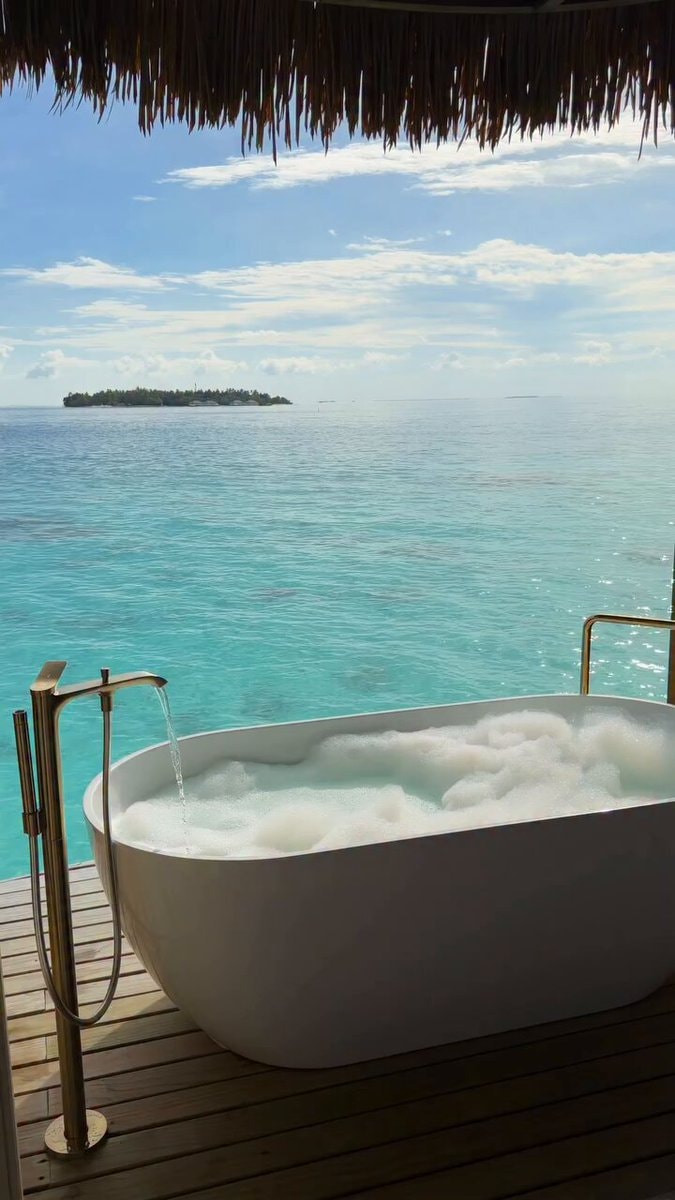 peaceful ocean bathtub