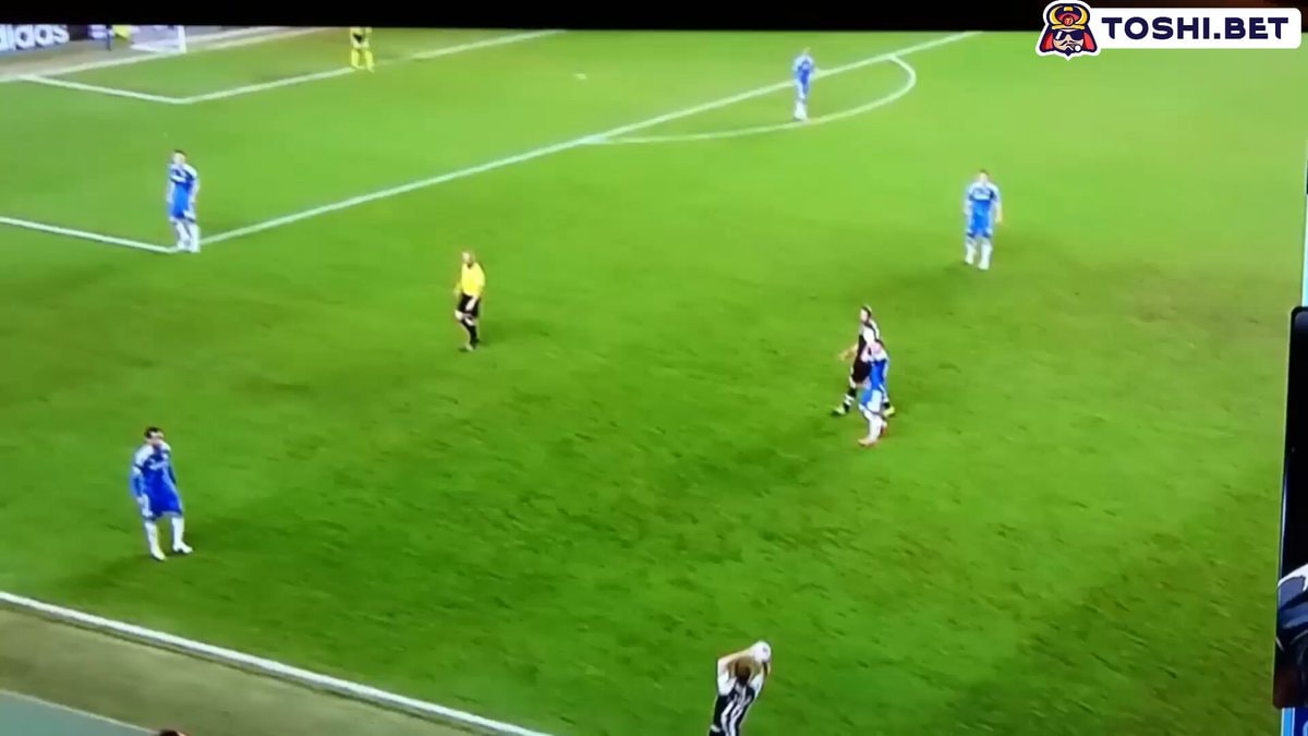 Drogba reaction to Papis Cisse goal