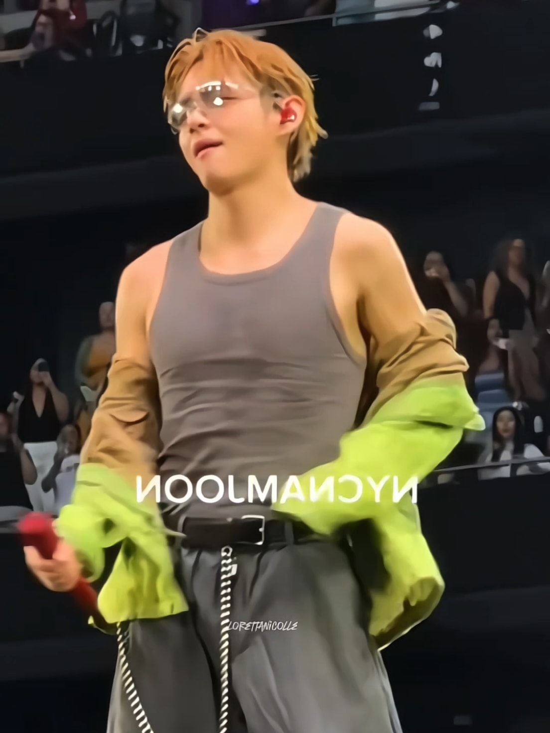 Taehyung blonde hair concert