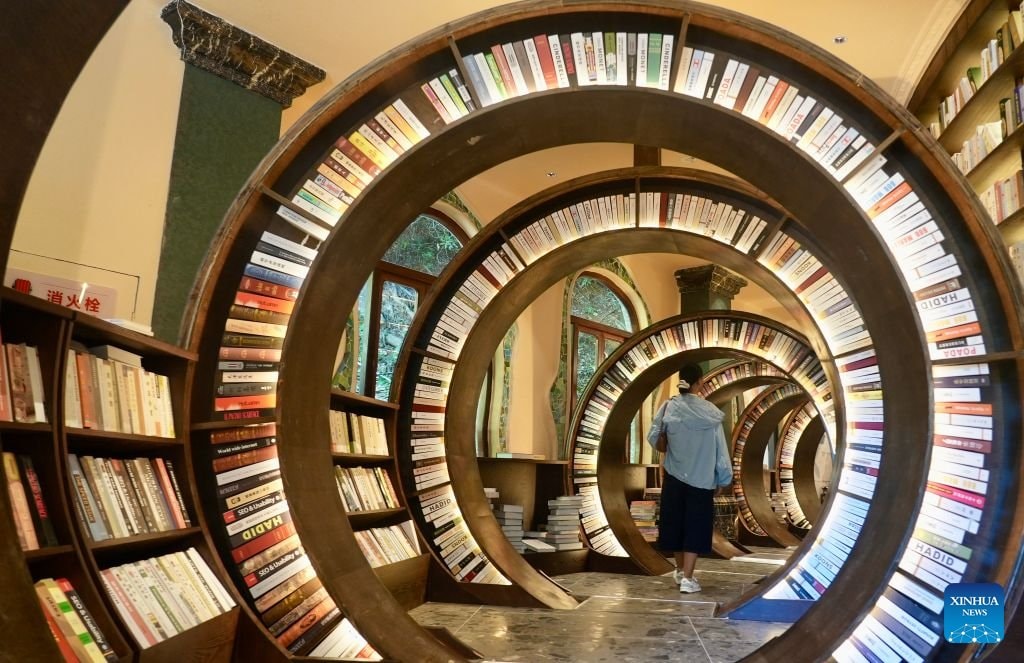 Wuyuan sinkhole library (photo 3 of 4)