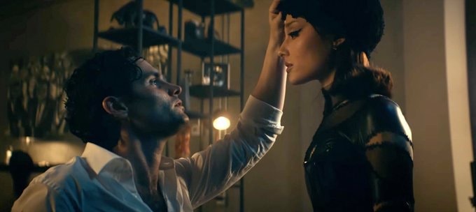 Ariana Grande the boy is mine video (photo 1 of 4)