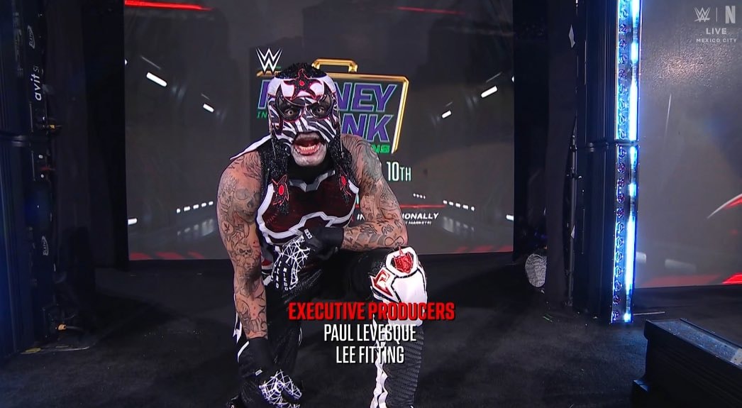 Penta and Roman Reigns WWE