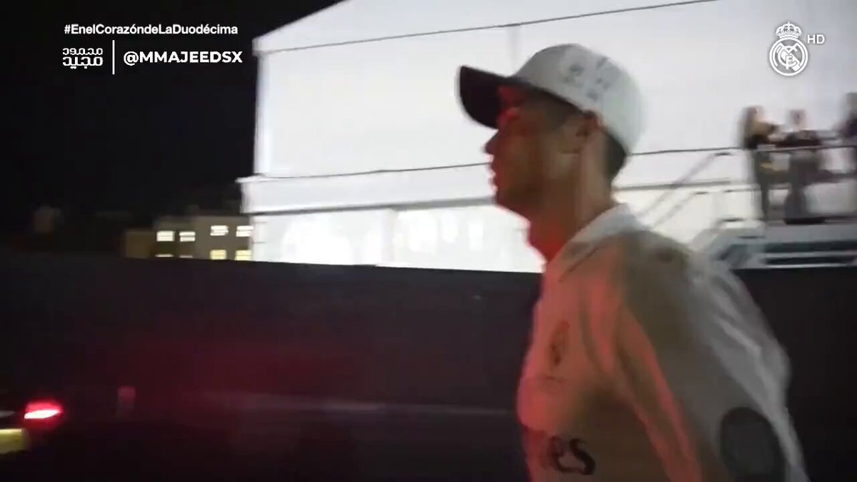 Ronaldo and Florentino Pérez exchange