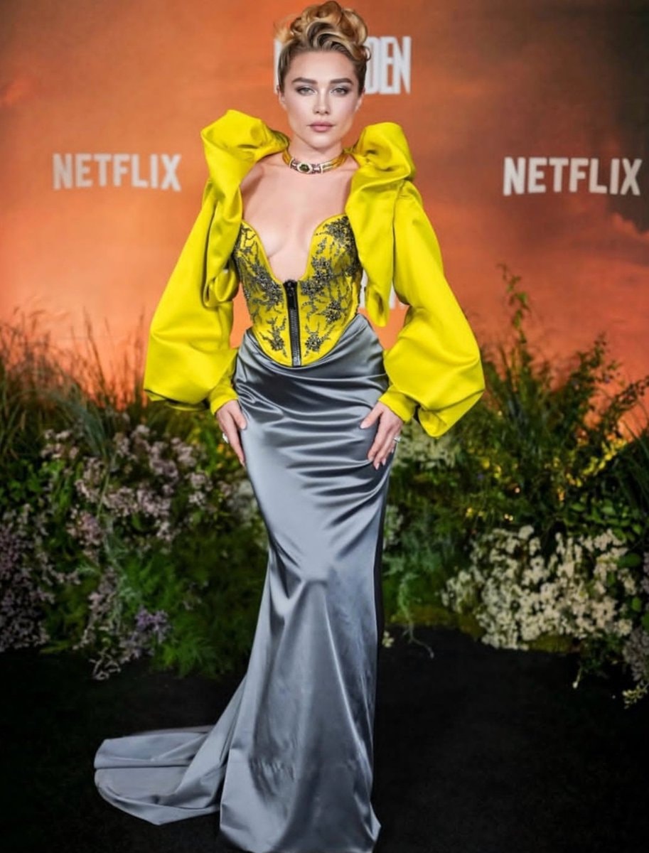 Florence Pugh NETFLIX red carpet look (photo 3 of 3) Florence Pugh NETFLIX red carpet look (photo 3 of 3)