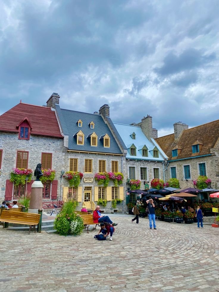 Quebec City square (photo 2 of 4)