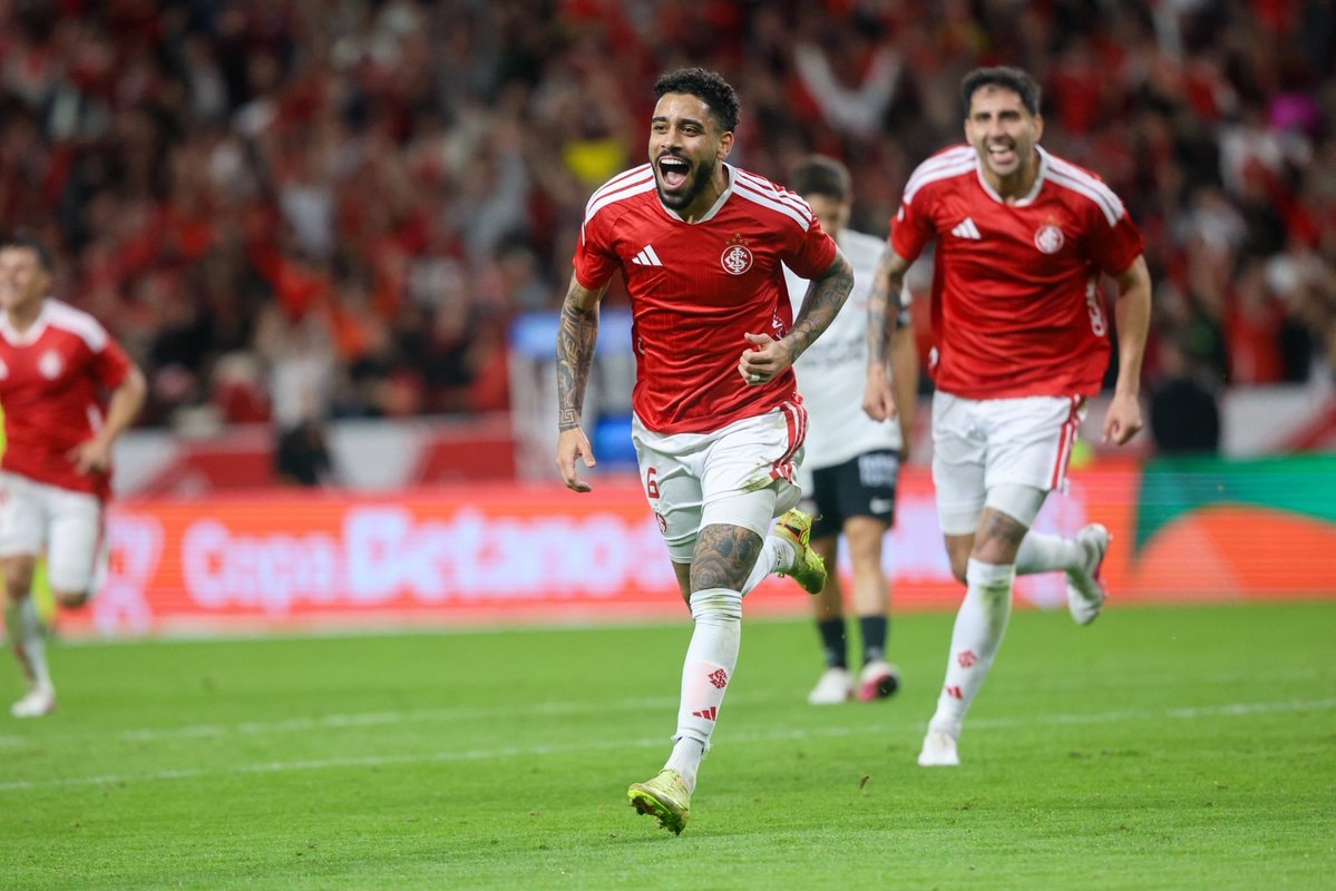 Matheus Bahia goal celebration