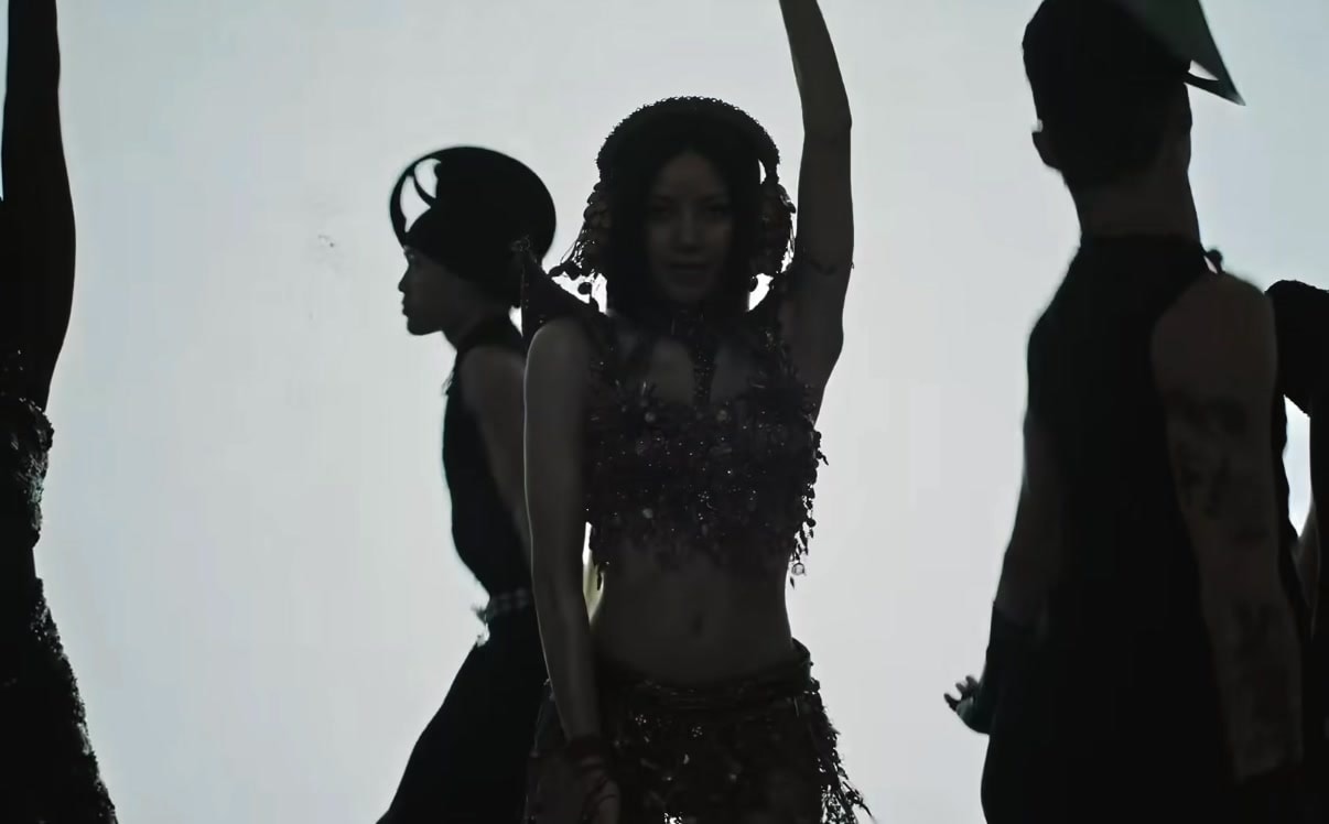 Lisa SaWaDiKa diva moment