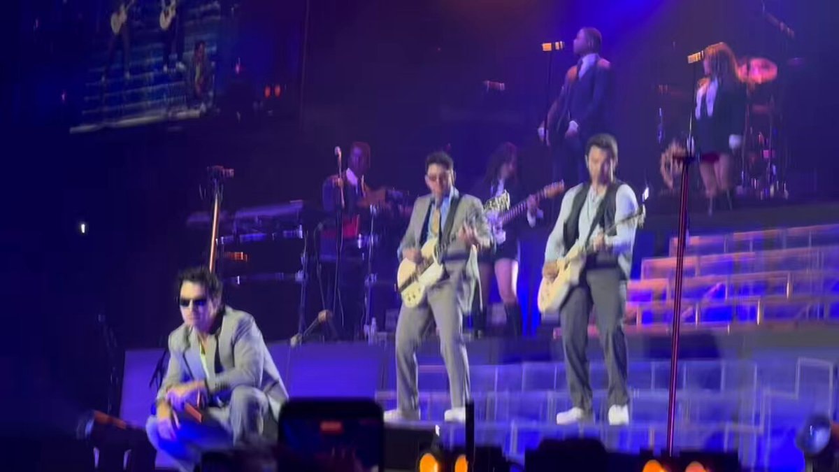 Jonas Brothers Shelf MSG