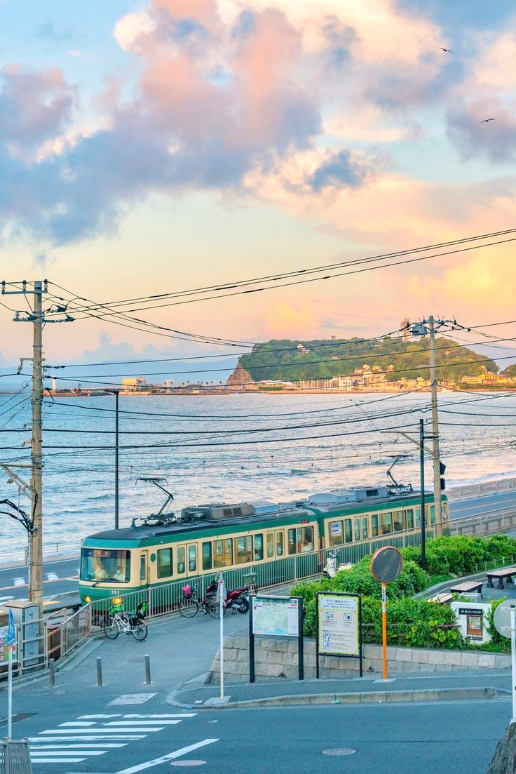 Japan train crossing (photo 3 of 4)