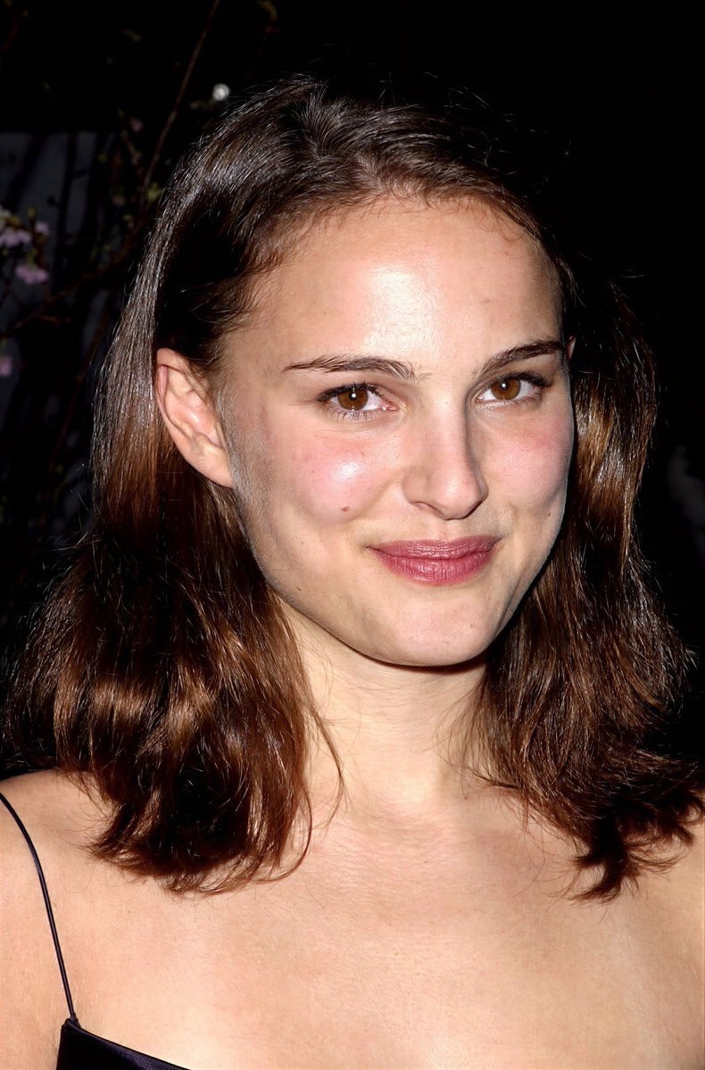 Natalie Portman elegant portrait (photo 4 of 4)