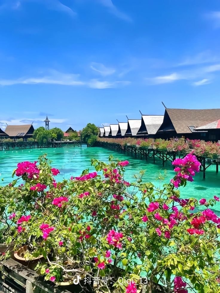 Serene tropical scene in Malaysia (photo 2 of 4)