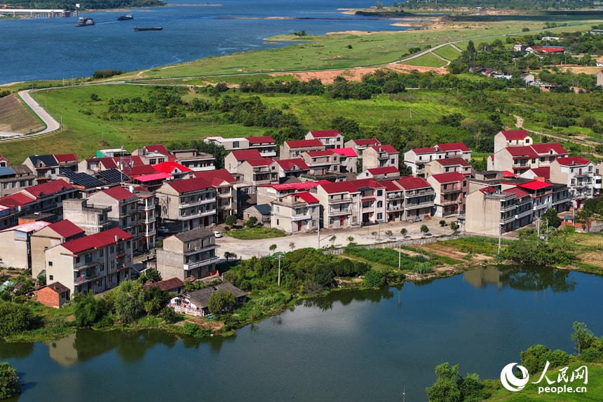 Guantian village red roofs Jiangxi (photo 3 of 4)