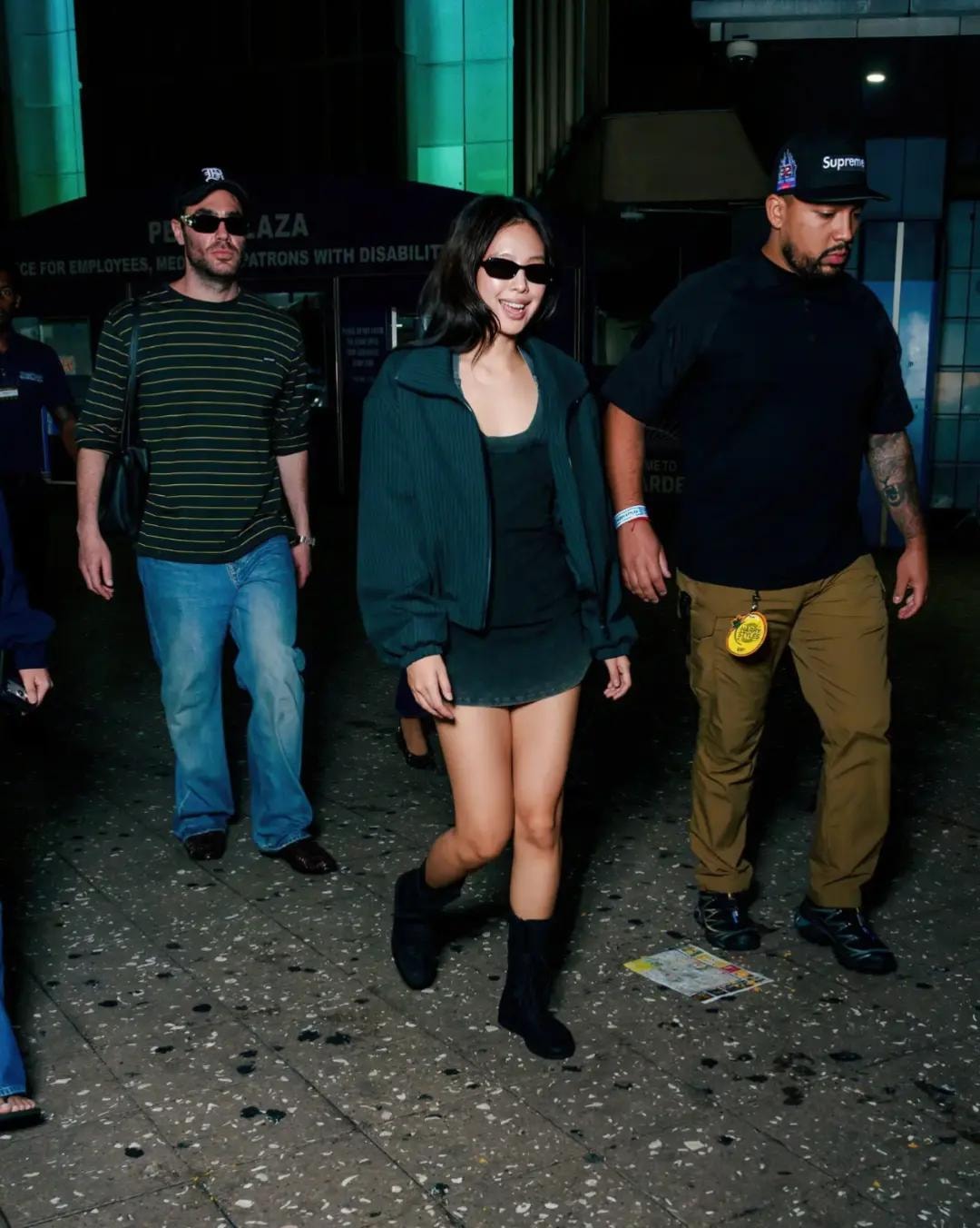 Jennie in New York (photo 2 of 2)