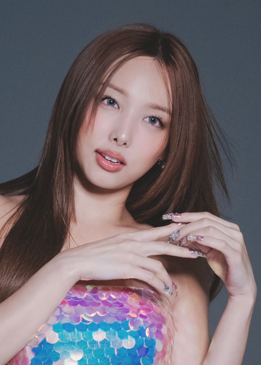 Nayeon 31st birthday (photo 2 of 2)