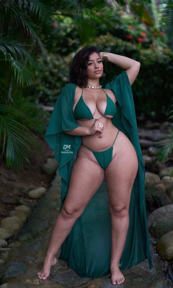 Kiarra Storm green bikini (photo 2 of 2)