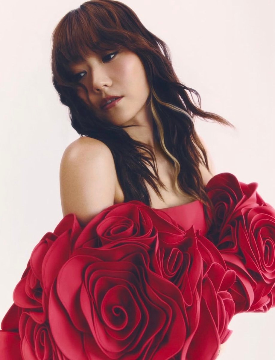 Karen Fukahara TheBoys look (photo 2 of 2)