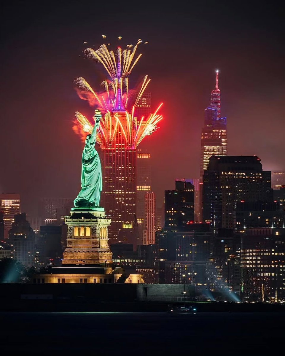New York 4th of July fireworks Brooklyn Bridge (photo 2 of 4)