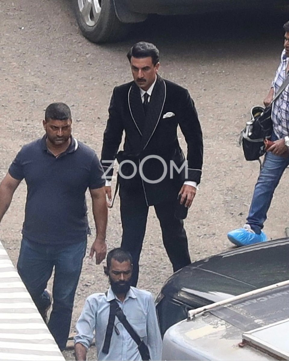 Ranbir and Vicky LoveAndWar leaked stills (photo 2 of 2)