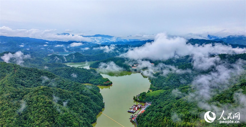 Shangyou River Reservoir Jiangxi (photo 2 of 4)
