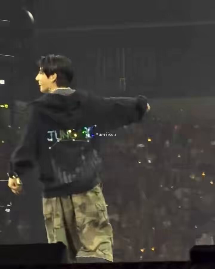 Jungkook reaction Jin Namjoon shirt