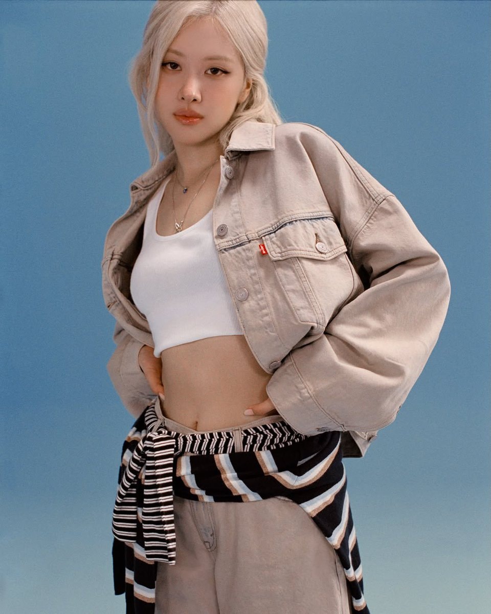 ROSÉ LEVI'S campaign (photo 2 of 2)