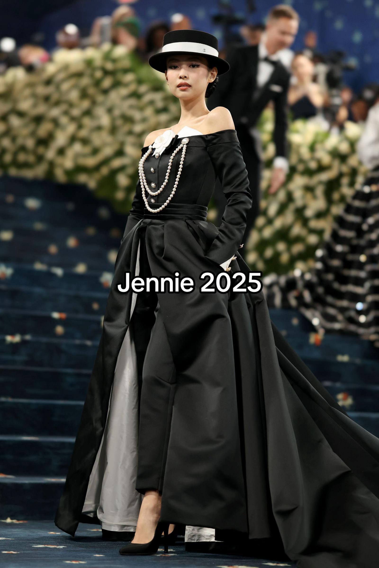 Jennie 2023 white dress red carpet (photo 3 of 4)