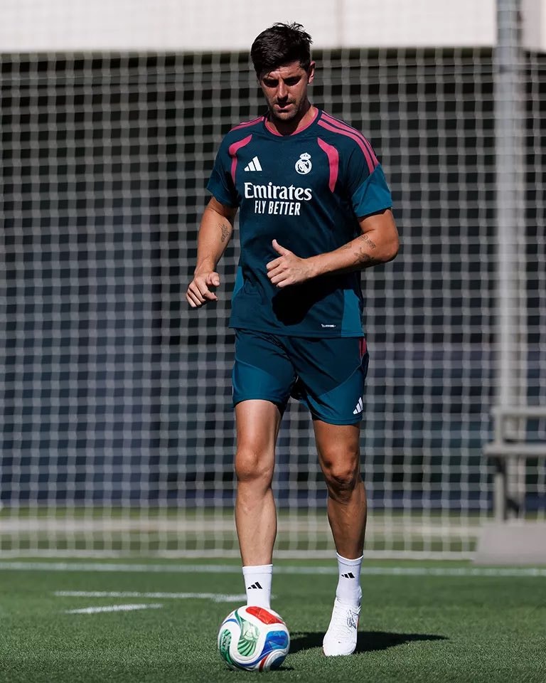 Thibaut Courtois Real Madrid training (photo 3 of 3)