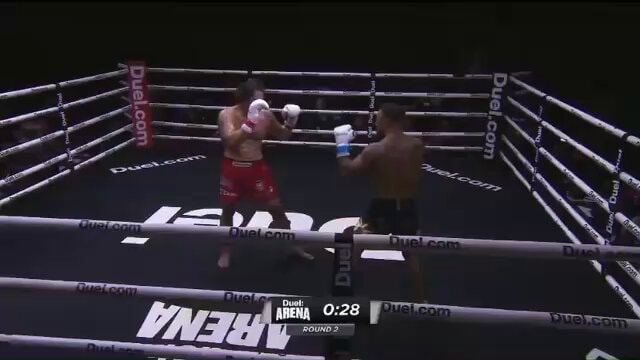 Gypsy Crusader vs King Ozoulay boxing moment