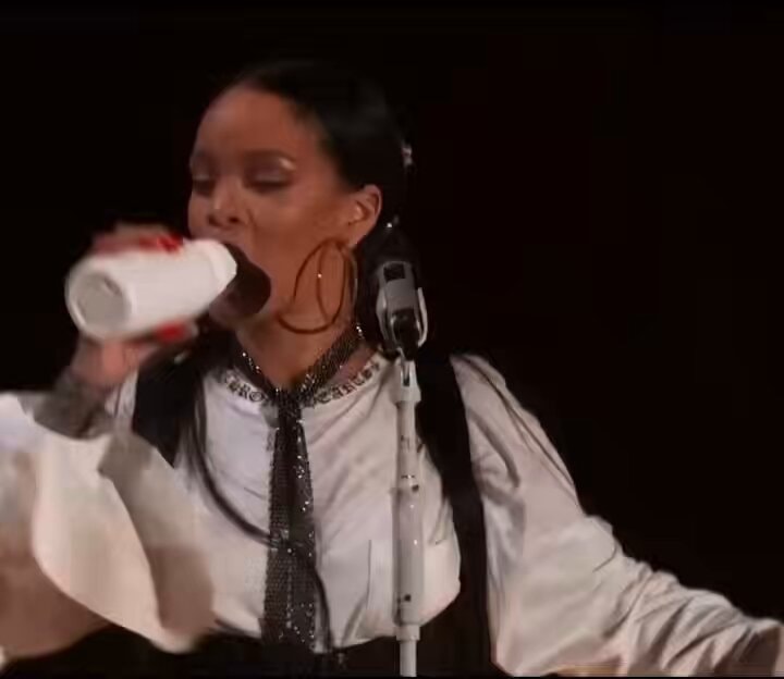 Rihanna doo-wop soul performance