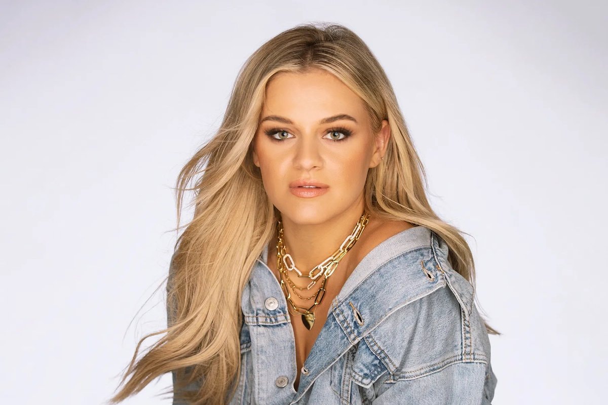 Kelsea Ballerini Taylor Swift Travis Kelce wedding (photo 1 of 2)