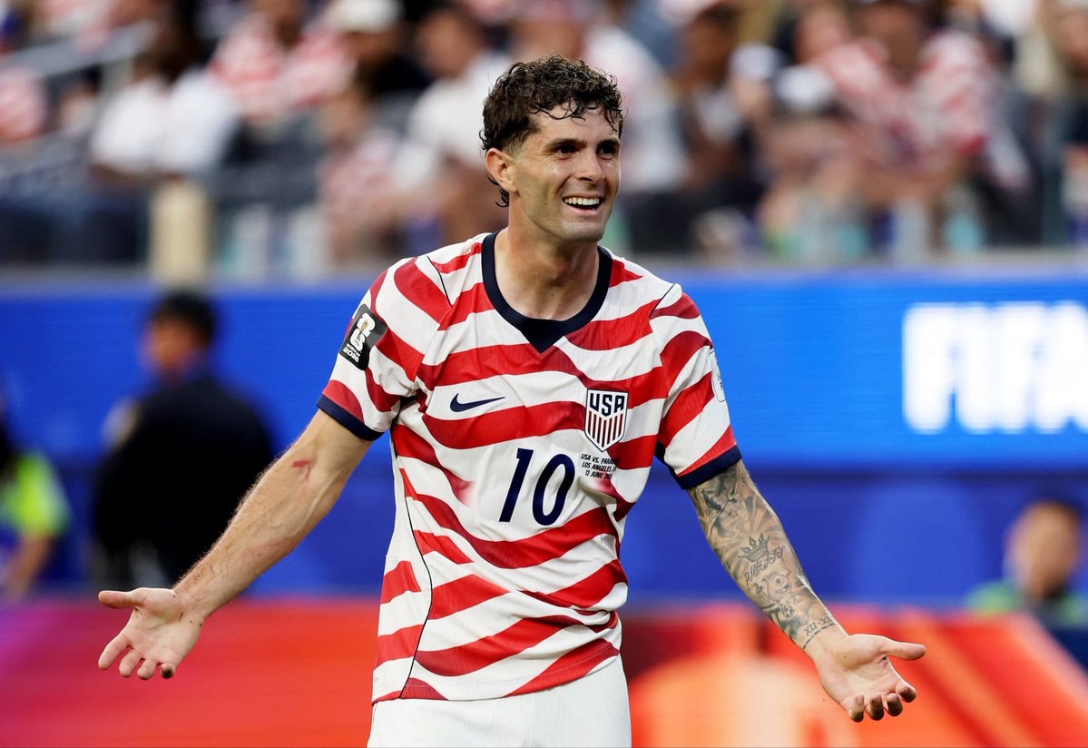 Christian Pulisic USA jersey