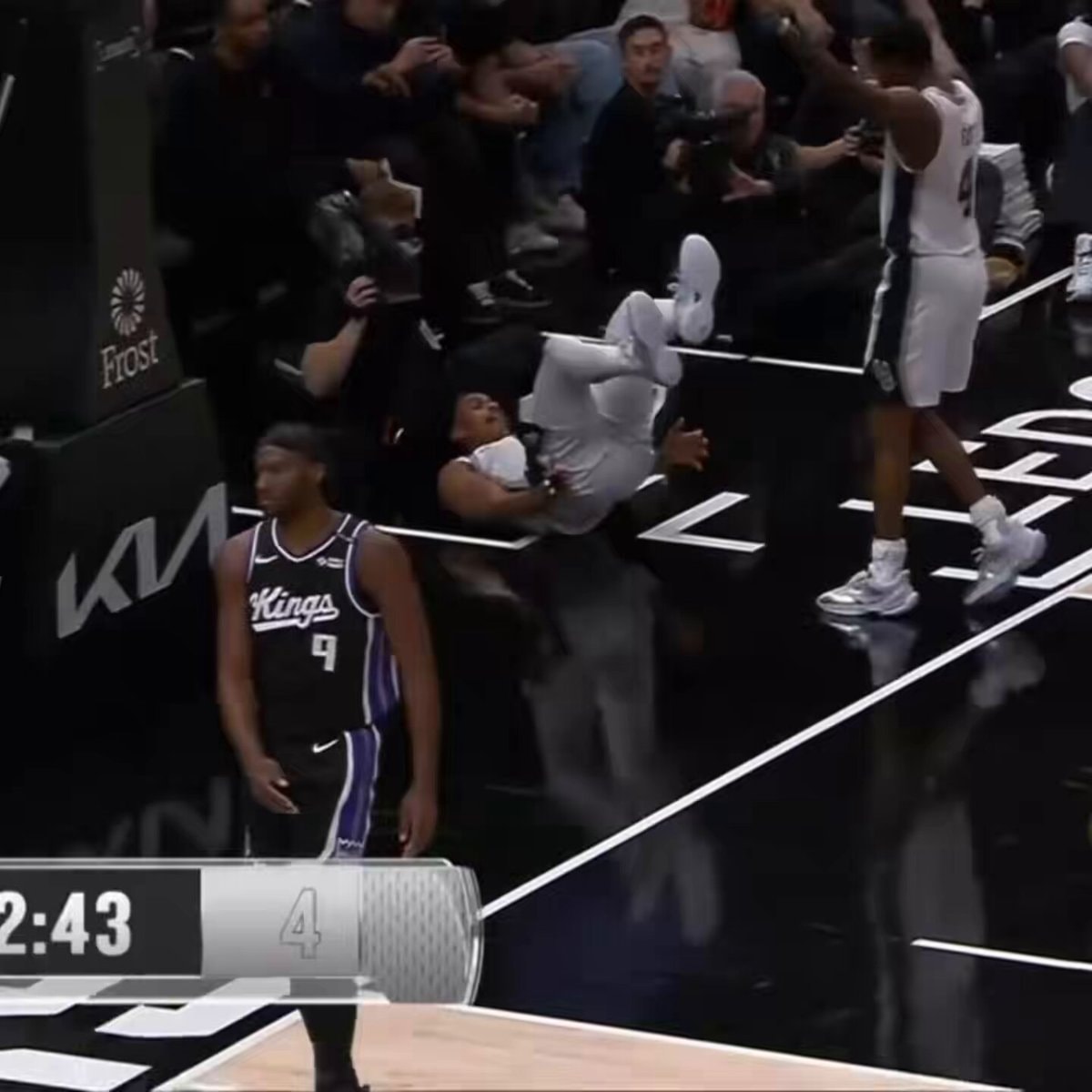 Keldon Johnson fall