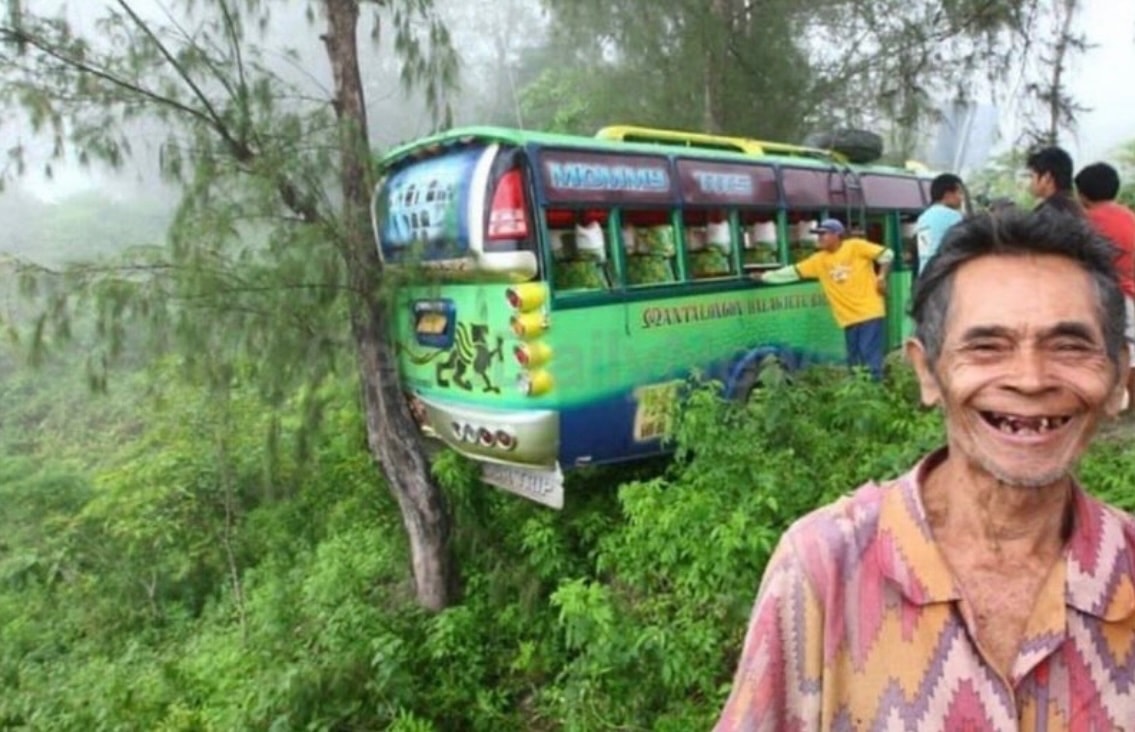 Filipino villager tree saves bus Filipino villager tree saves bus