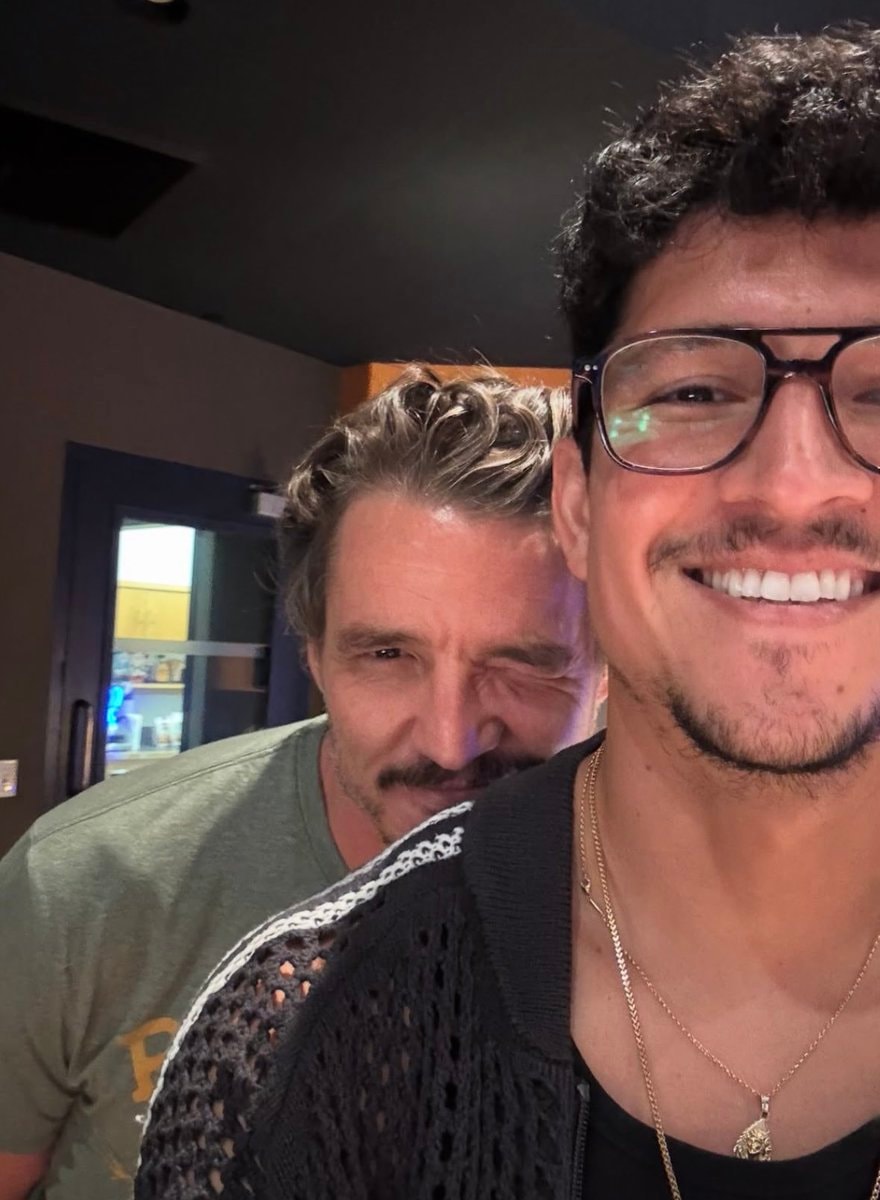DE NOCHE Pedro Pascal Danny Ramirez