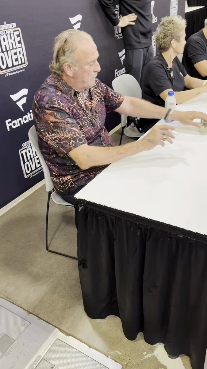 Jake Roberts signing at SummerSlam Superstore