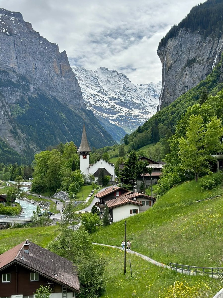 Switzerland castle island lake (photo 4 of 4)