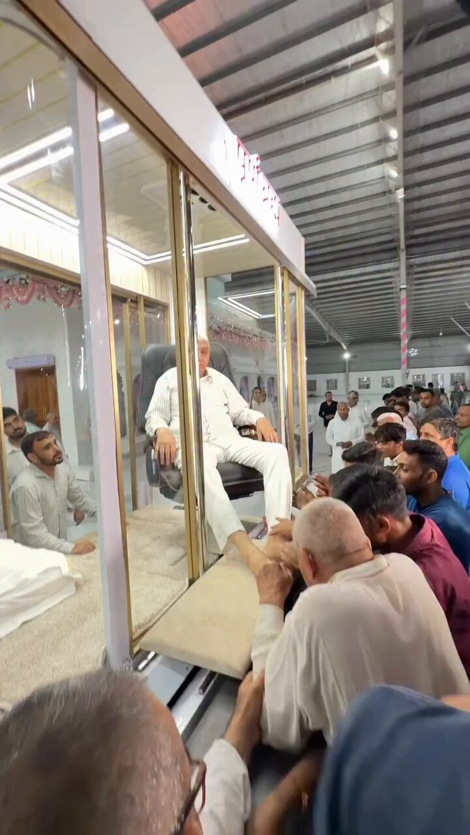 Saint Rampal Ji Maharaj blessing devotees