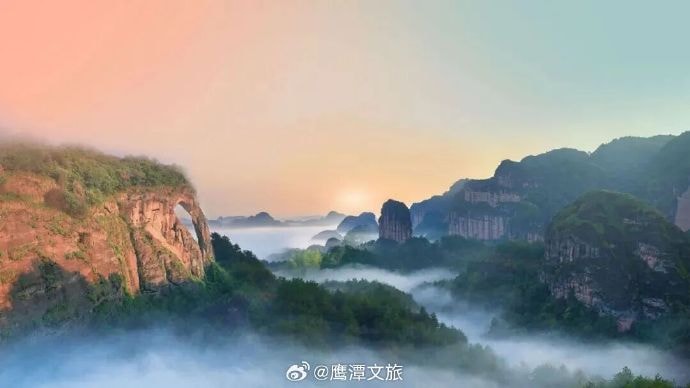 Yingtan misty mountains and ancient towns (photo 3 of 4) Yingtan misty mountains and ancient towns (photo 3 of 4)