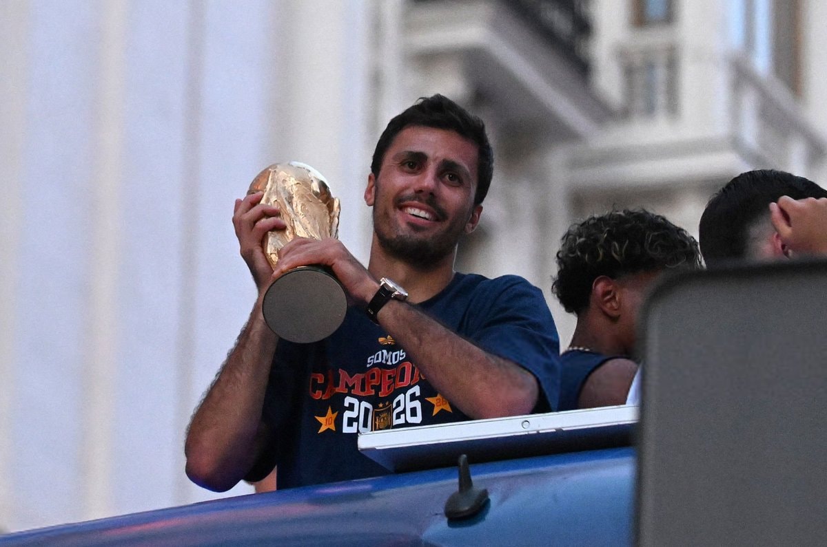 Enzo Maresca on Rodri surgery Monday (photo 2 of 2)