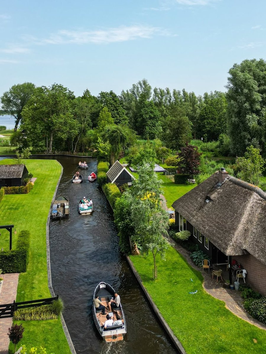 Netherlands canal village cottages (photo 4 of 4)