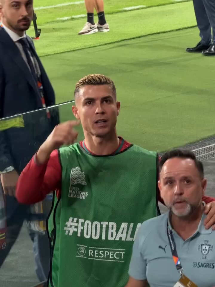 Ronaldo waves back to family